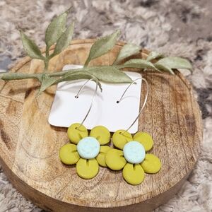 NWT Handmade Flower Hoop Earrings in Chartreuse and Sky Blue